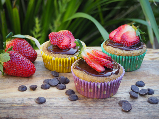 Low Carb Keto recipes for vanilla cakes and chocolate cakes. Recipes for cupcakes, keto cakes and keto desserts. All recipes suitable for low carb keto diet. Lots of snacks with low carb options.